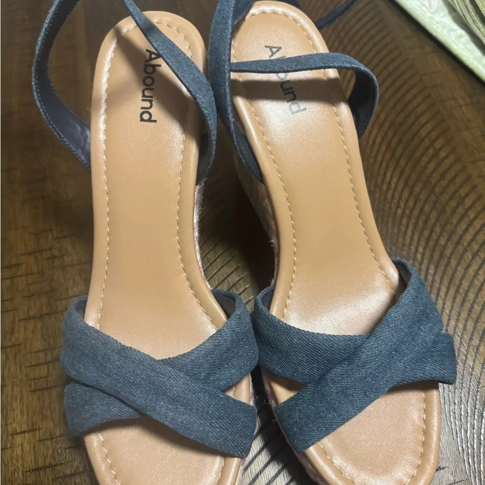 Colorful Woven Wedge Sandals - Picture 4 of 5